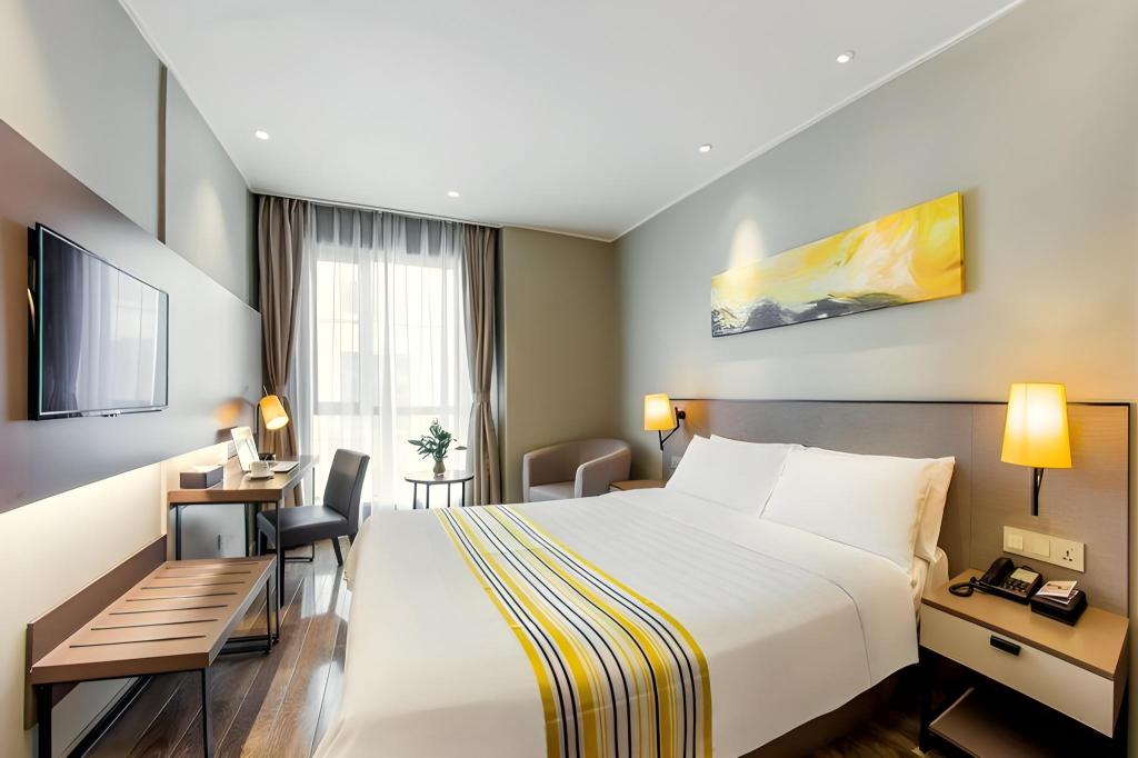 Фото Homeinn Plus Hotel Shanghai Bund Jinling East Road