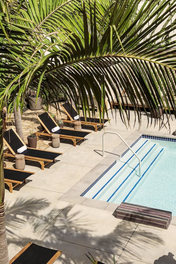 Фото June West La