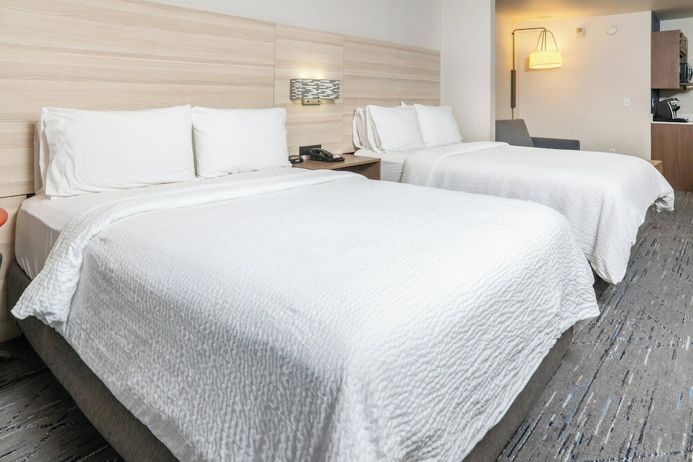 Фото Holiday Inn Express & Suites San Diego Otay Mesa