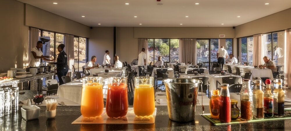 Фото Springbok Inn by Country Hotels