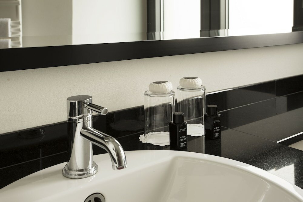 Фото Townhouse Hotel