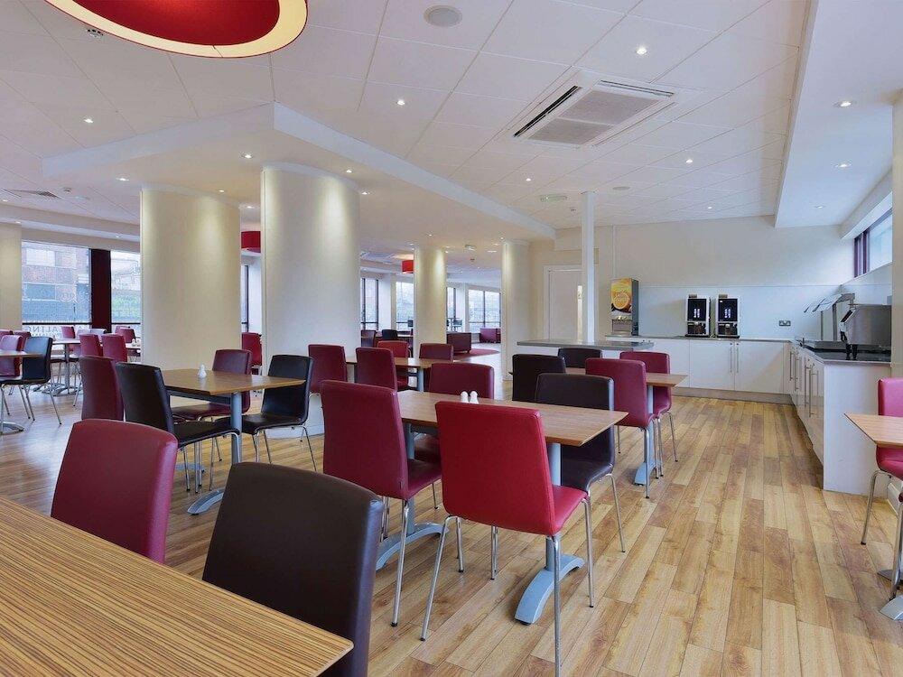 Фото Travelodge London Wembley Hotel