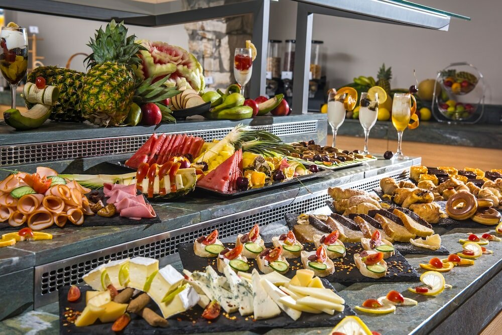 Фото Petousis Hotel & Suites