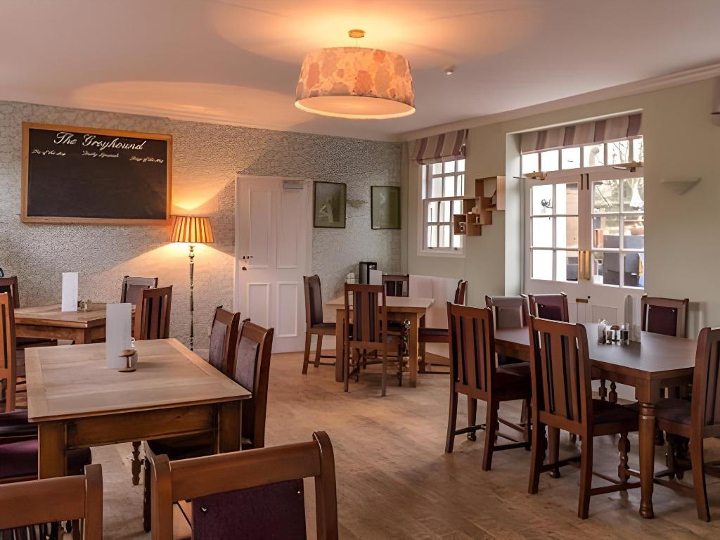 Фото The Greyhound Wigginton