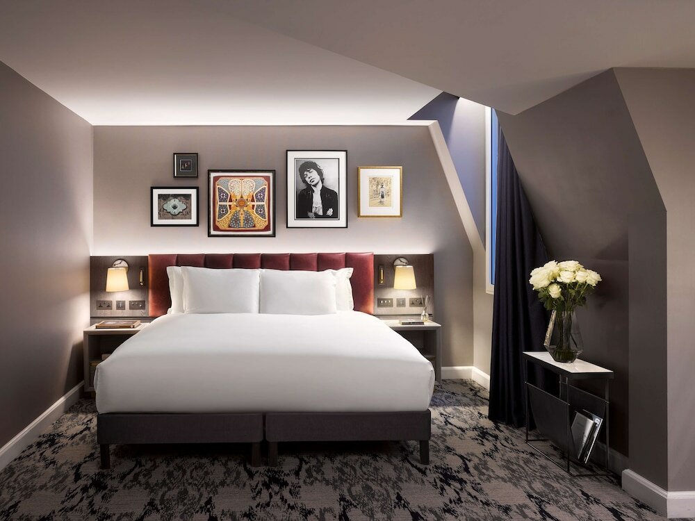 Фото The Trafalgar St. James London, Curio Collection by Hilton