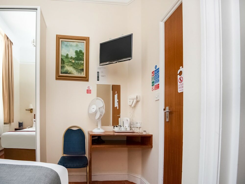 Фото St Georges Hotel Pimlico