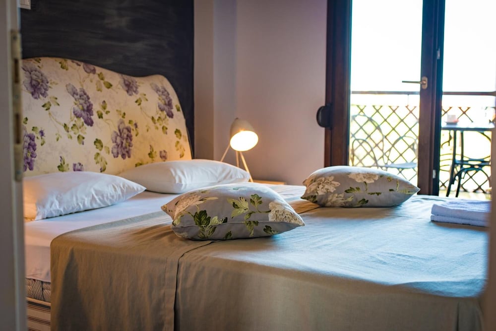 Фото Stamos Hotel