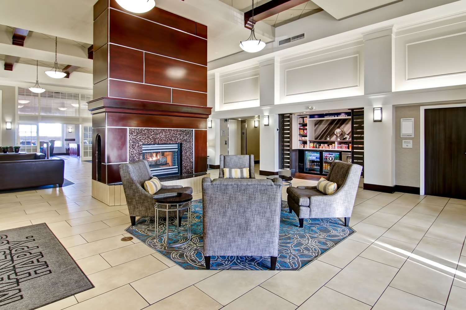 Фото Hampton Inn & Suites by Hilton Calgary Airport
