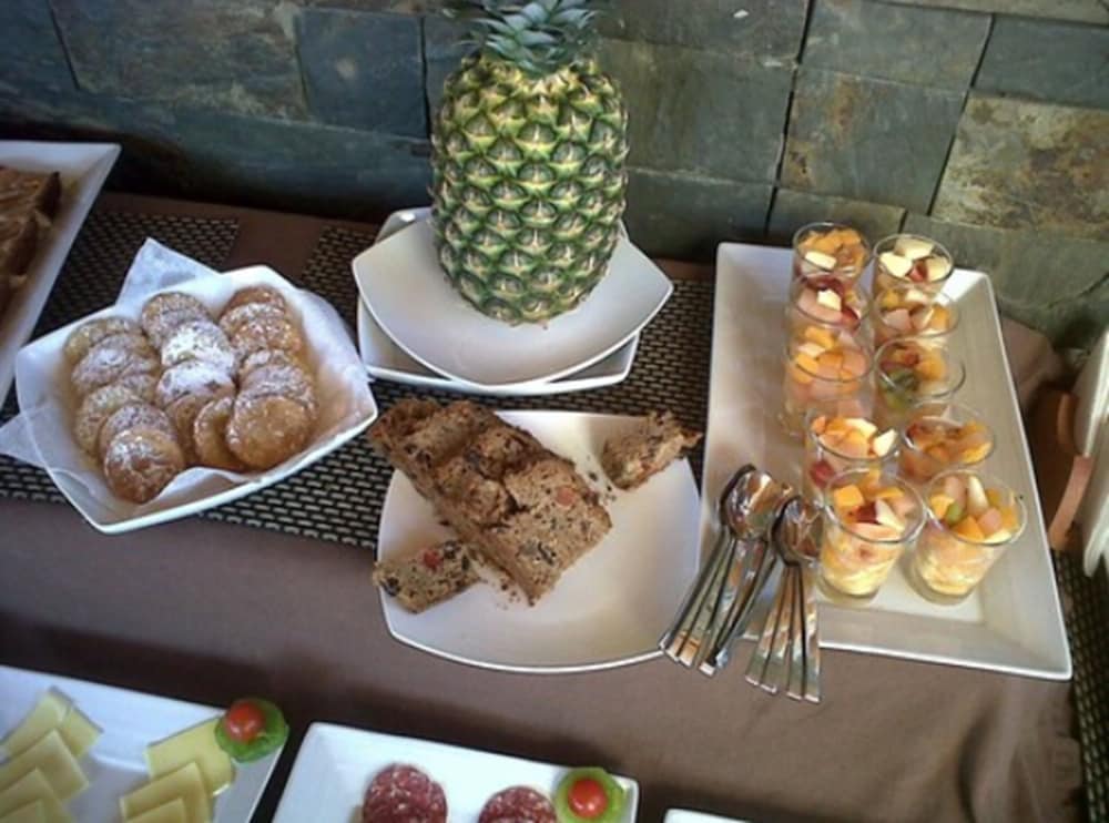 Фото Puerto Chico Hotel