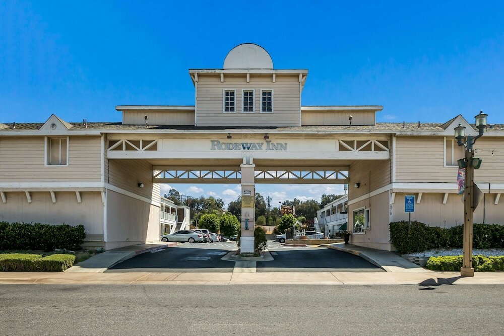 Фото Rodeway Inn Old Town Temecula
