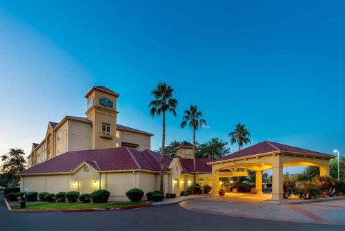 Гостиница La Quinta Inn & Suites by Wyndham Phoenix West Peoria в Финиксе
