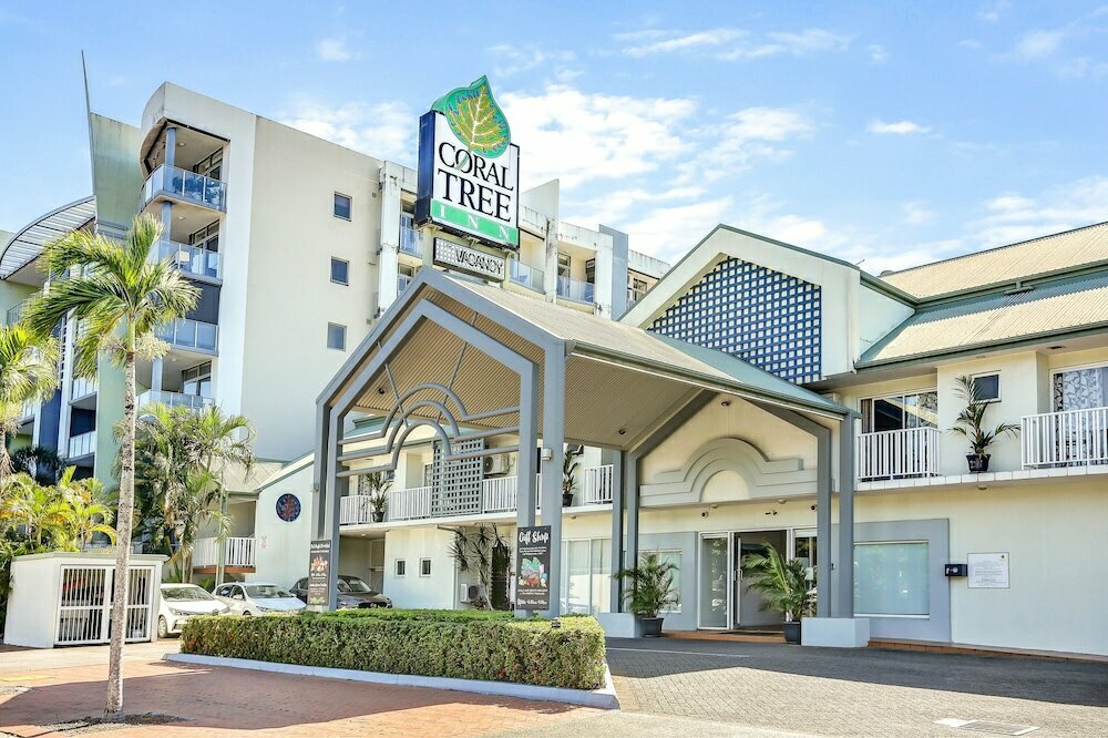 Hotel Coral Tree Inn, Cairns, photo