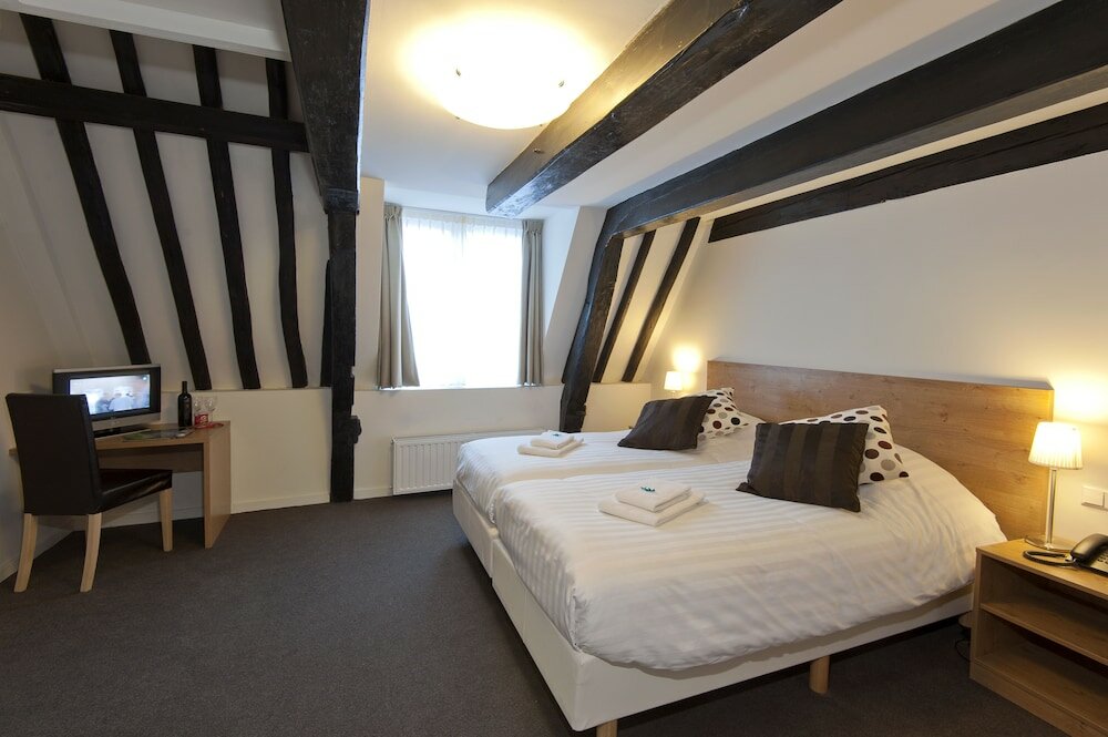 Фото Ambassador City Centre Hotel