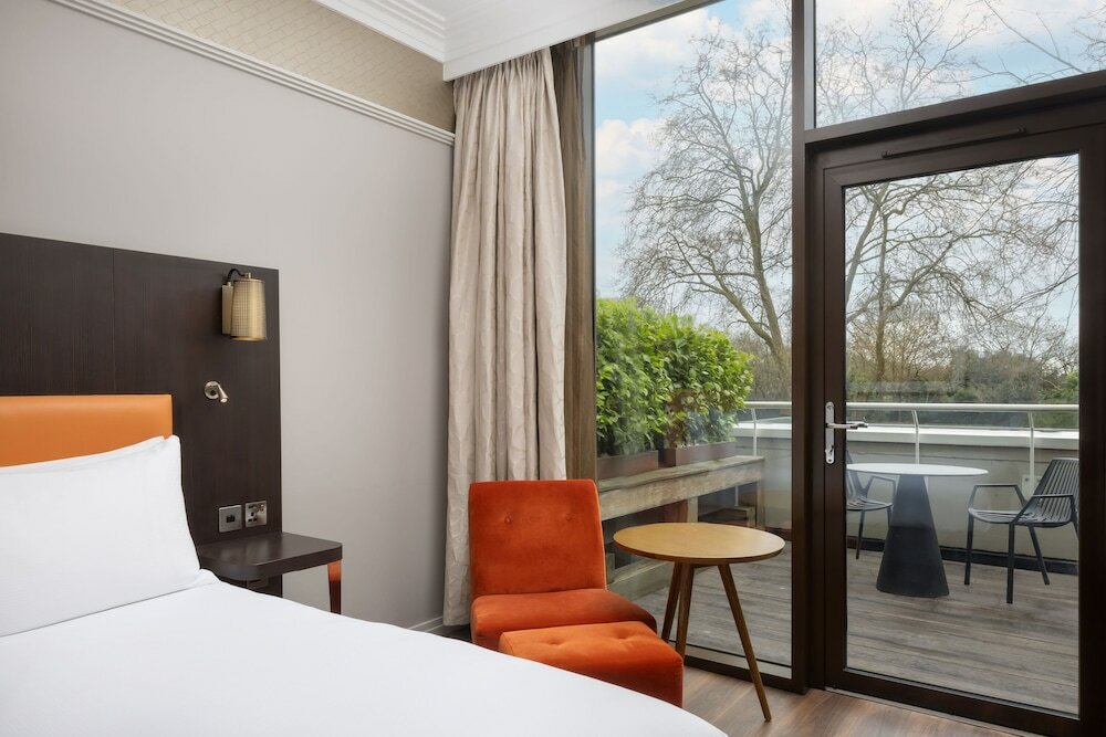 Фото DoubleTree by Hilton London - Hyde Park
