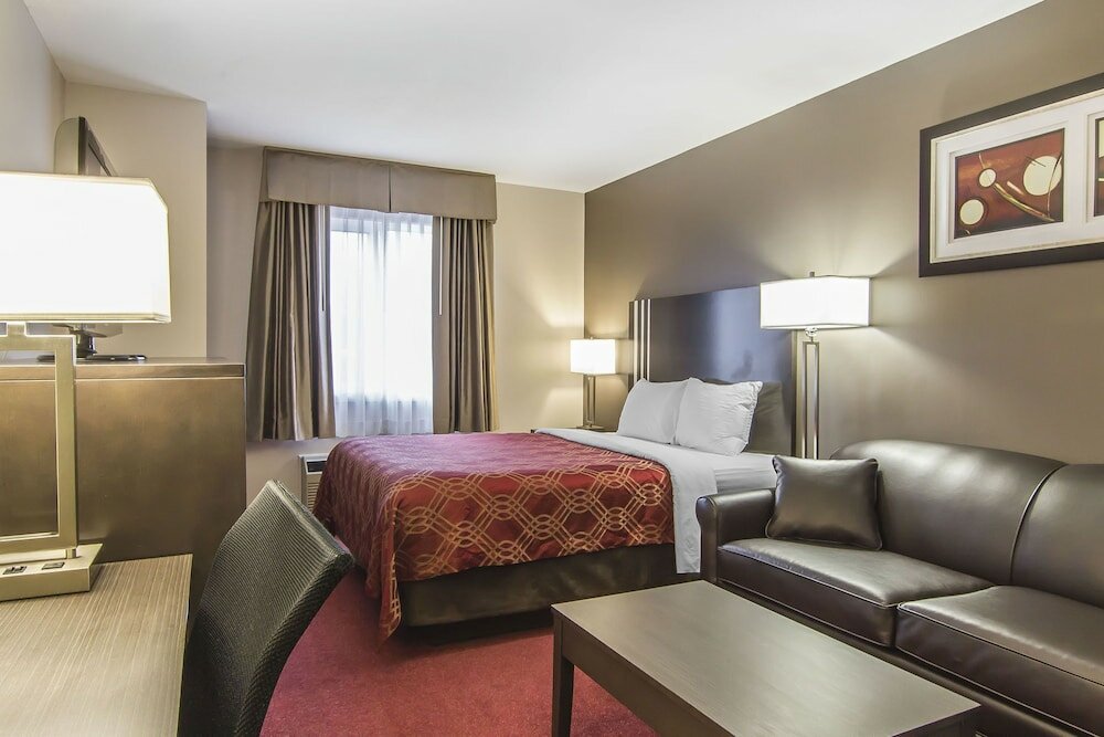 Фото Econo Lodge Inn & Suites Lethbridge