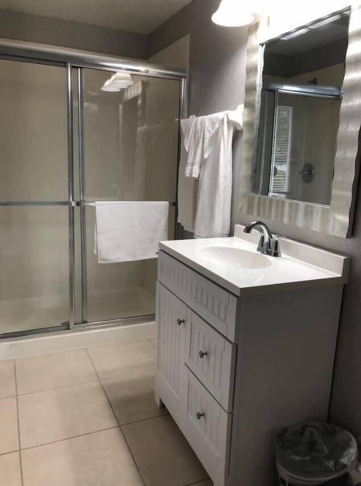 Фото Tideview 166 · New Ultra Modern & Super Clean 3 Full Suites