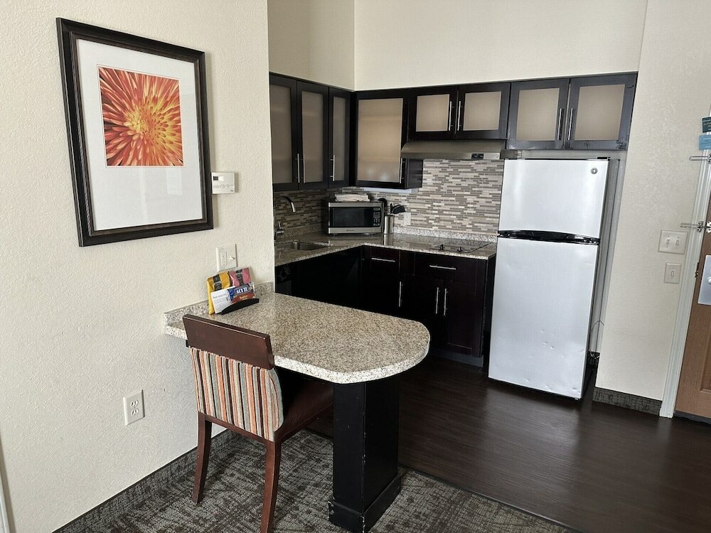 Фото Staybridge Suites Minot, an Ihg Hotel