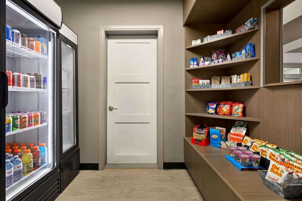 Фото Wingate by Wyndham Lethbridge