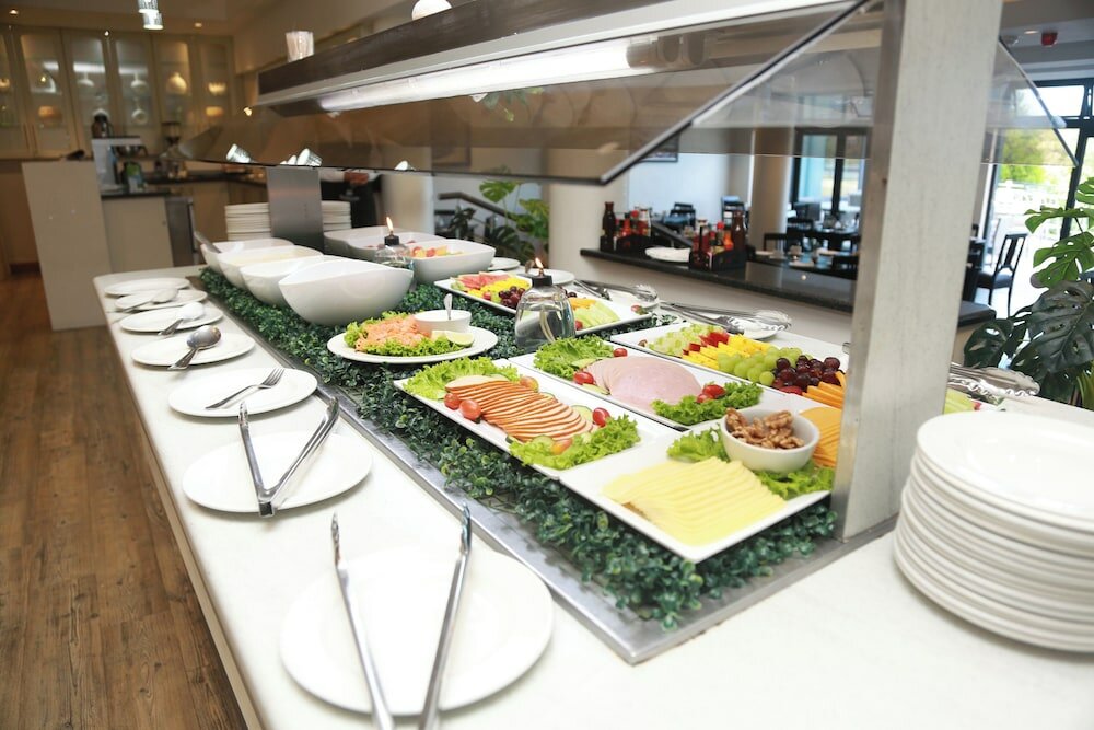 Фото Blue Lagoon Hotel and Conference Centre