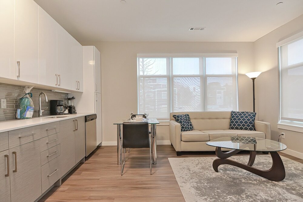 Фото Global Luxury Suites East Boston