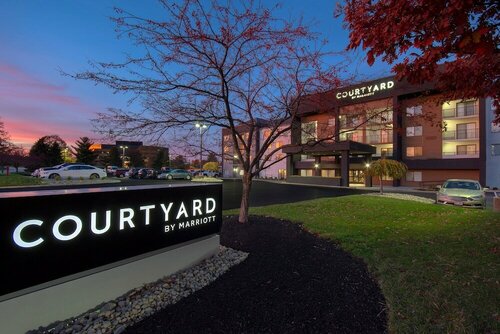 Гостиница Courtyard by Marriott Cincinnati Airport в Цинциннати