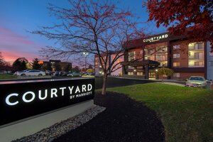 Гостиница Courtyard by Marriott Cincinnati Airport
