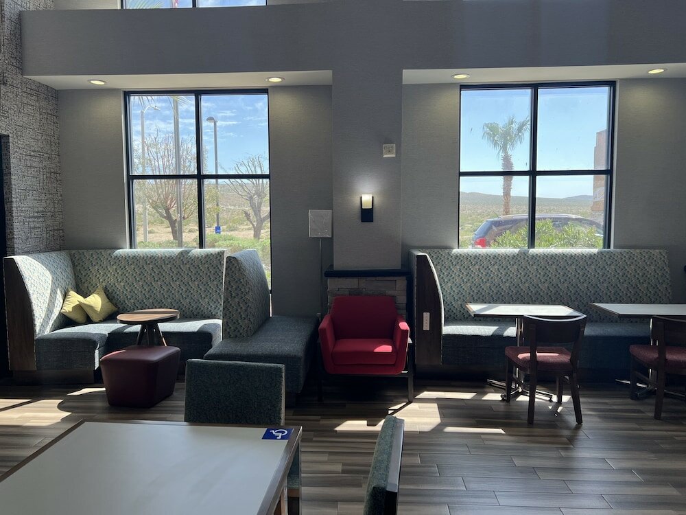 Фото Hampton Inn & Suites Barstow