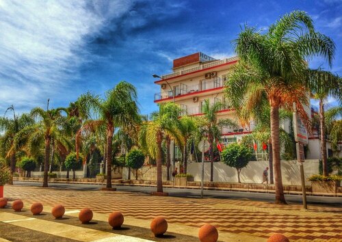 Внешний вид отеля Hotel Carmen Teresa в Торремолиносе, фото 2