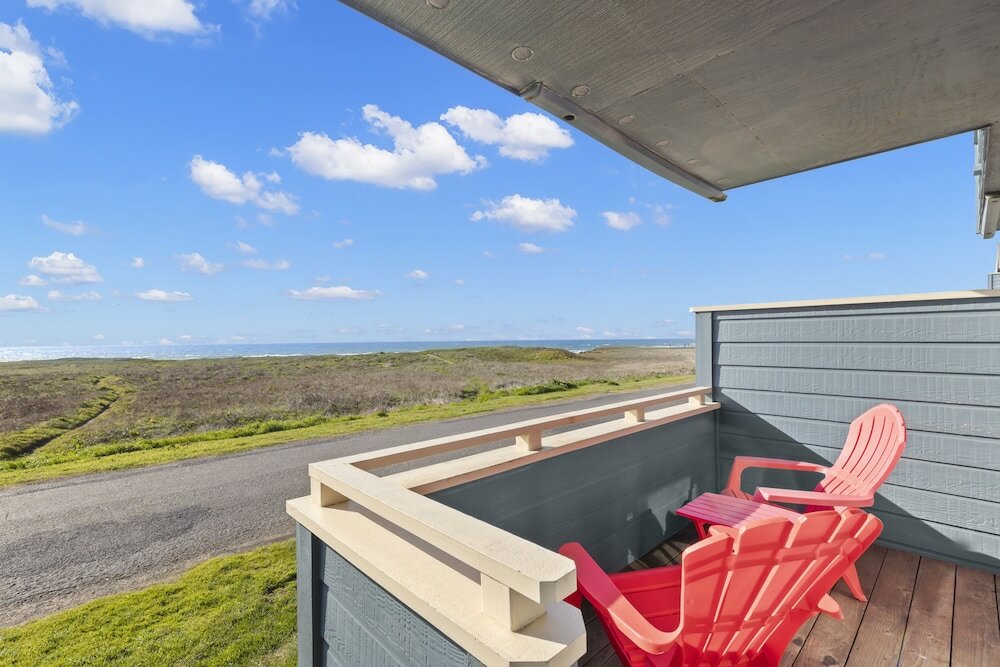 Фото Surf & Sand Lodge