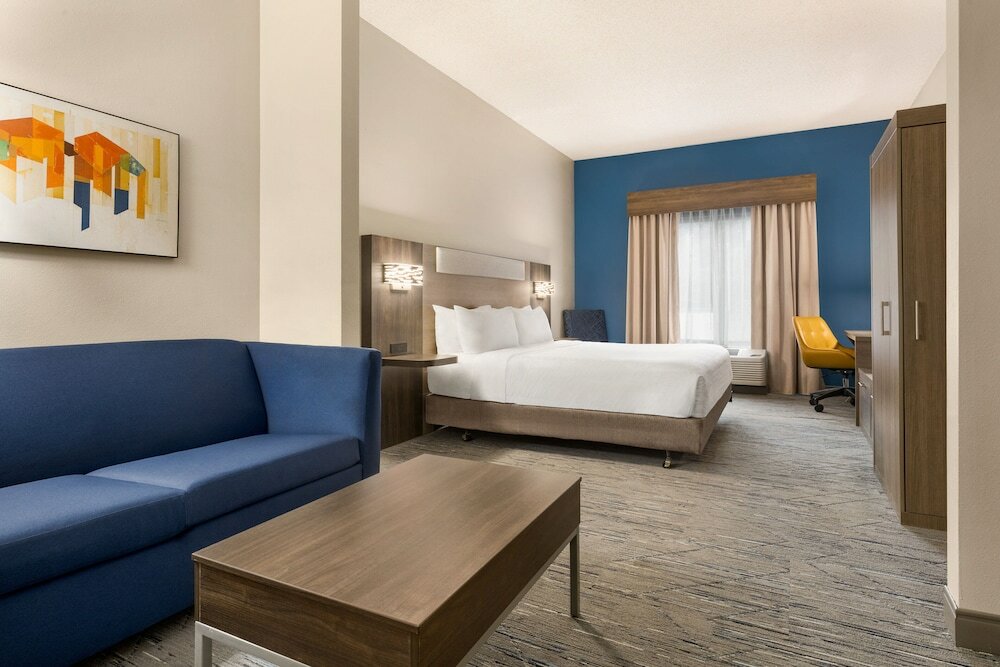 Фото Holiday Inn Express & Suites Greenville - Downtown by Ihg