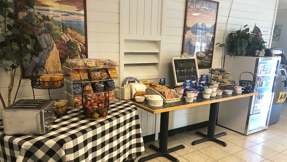 Фото Colonial Inn Ellsworth