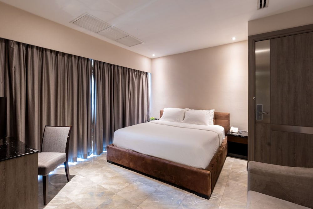 Фото Sukhothai Hotel and Residence