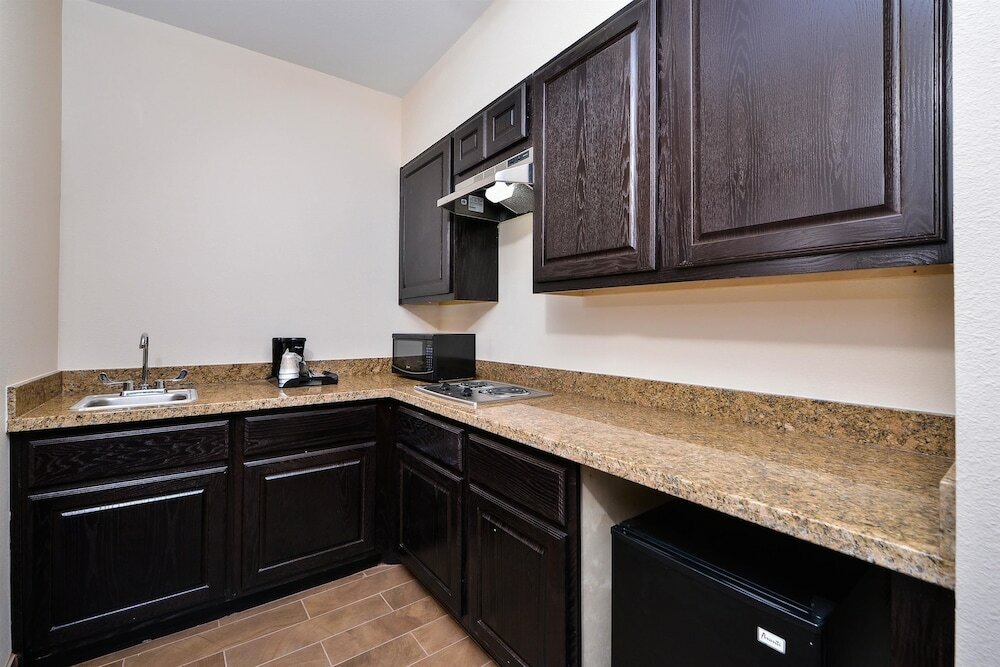 Фото Americas Best Value Inn & Suites Cuero