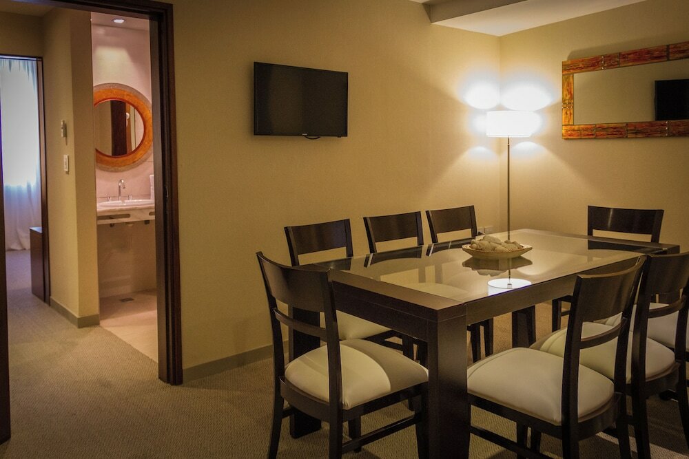 Фото Howard Johnson by Wyndham Yerba Buena