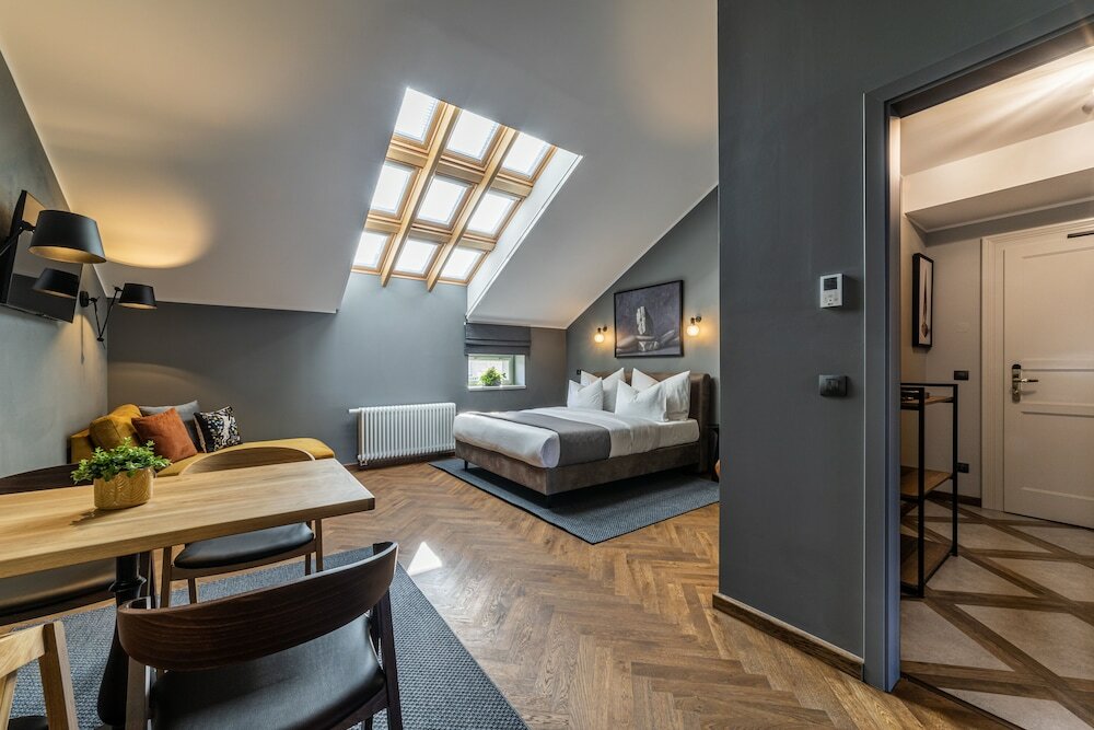 Фото The Viaduct Suites & More