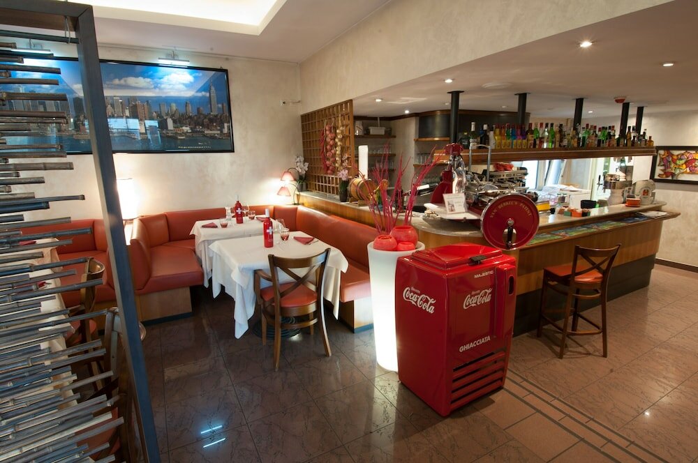 Фото Hotel Bahnhof Haus