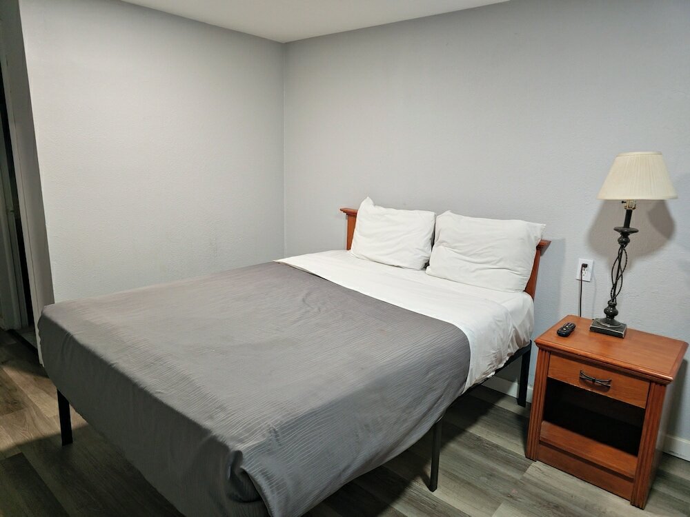 Фото The L Motel