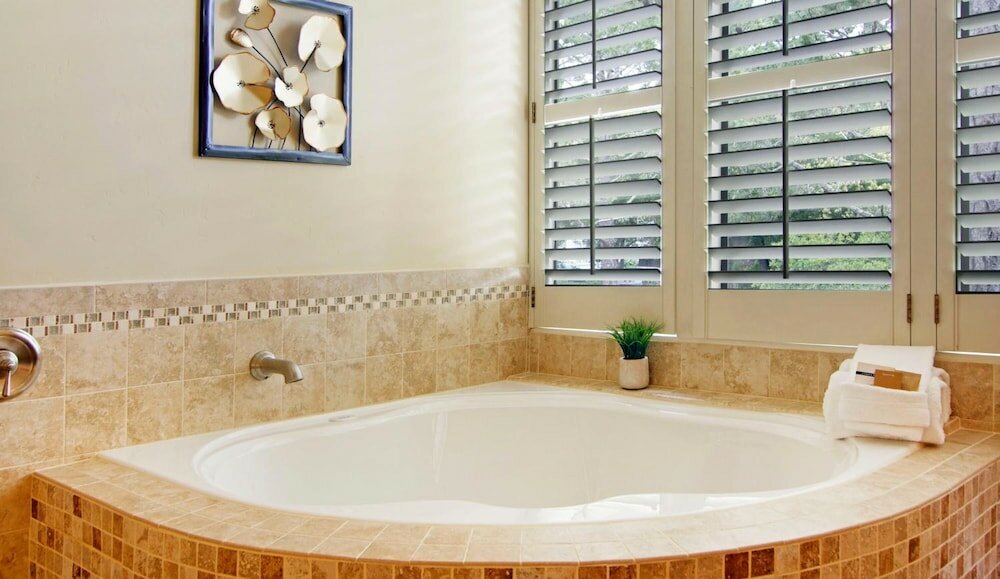 Фото Carriage House Inn