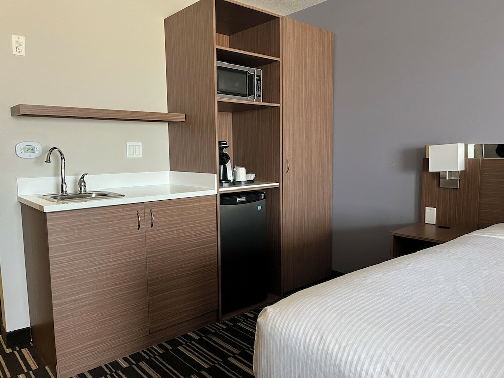 Фото Microtel Inn & Suites by Wyndham Fort St John
