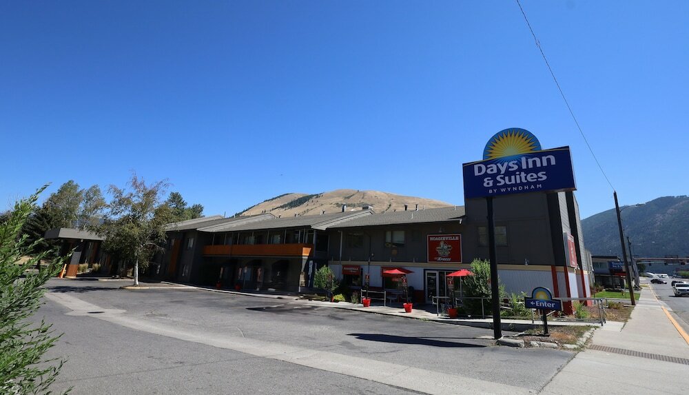 Фото Days Inn and Suites by Wyndham Downtown Missoula-University