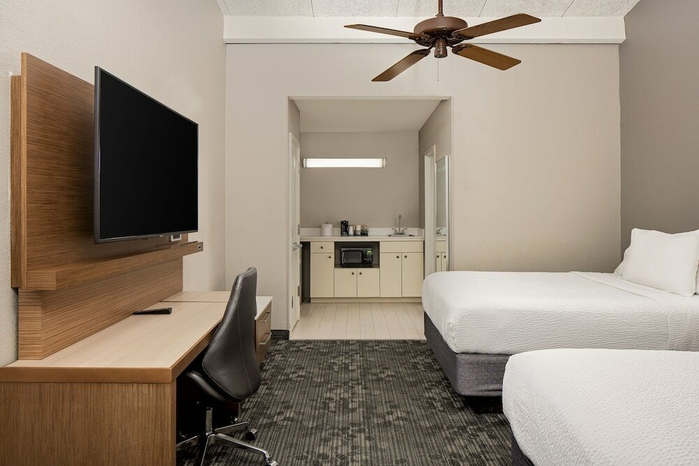 Фото Courtyard by Marriott Key West Waterfront