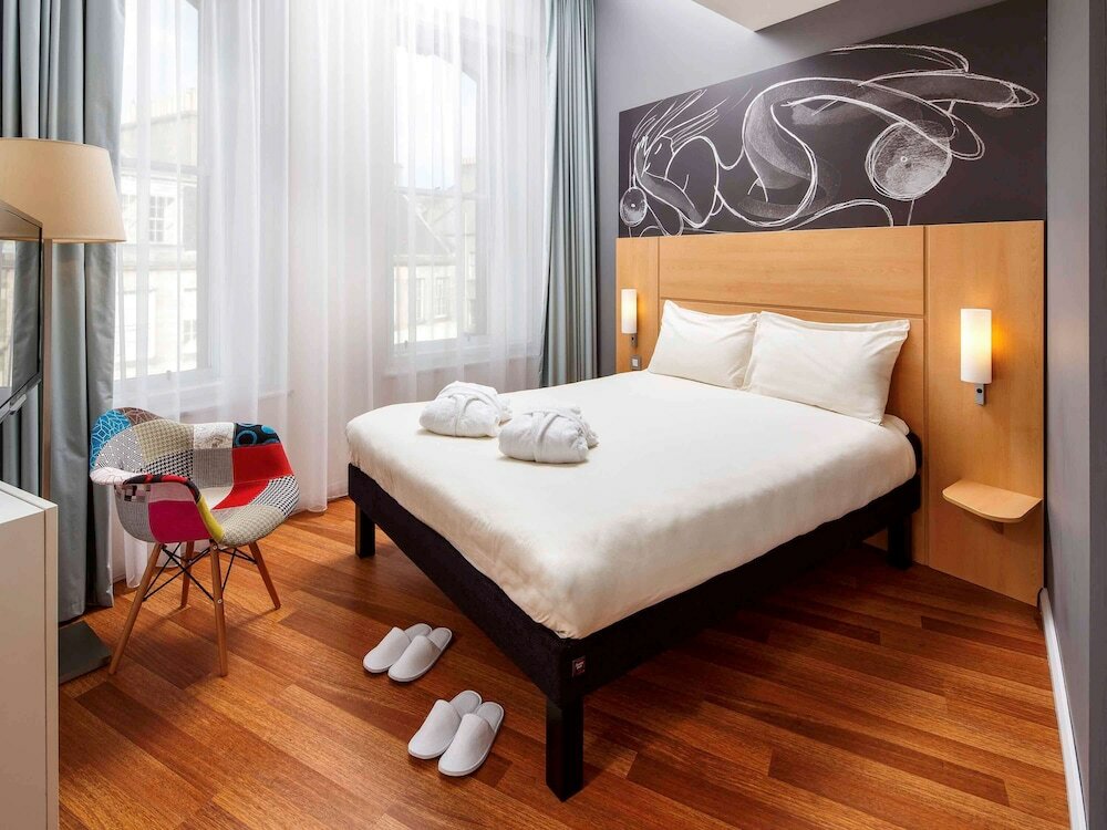 Фото ibis Edinburgh Centre South Bridge  Royal Mile