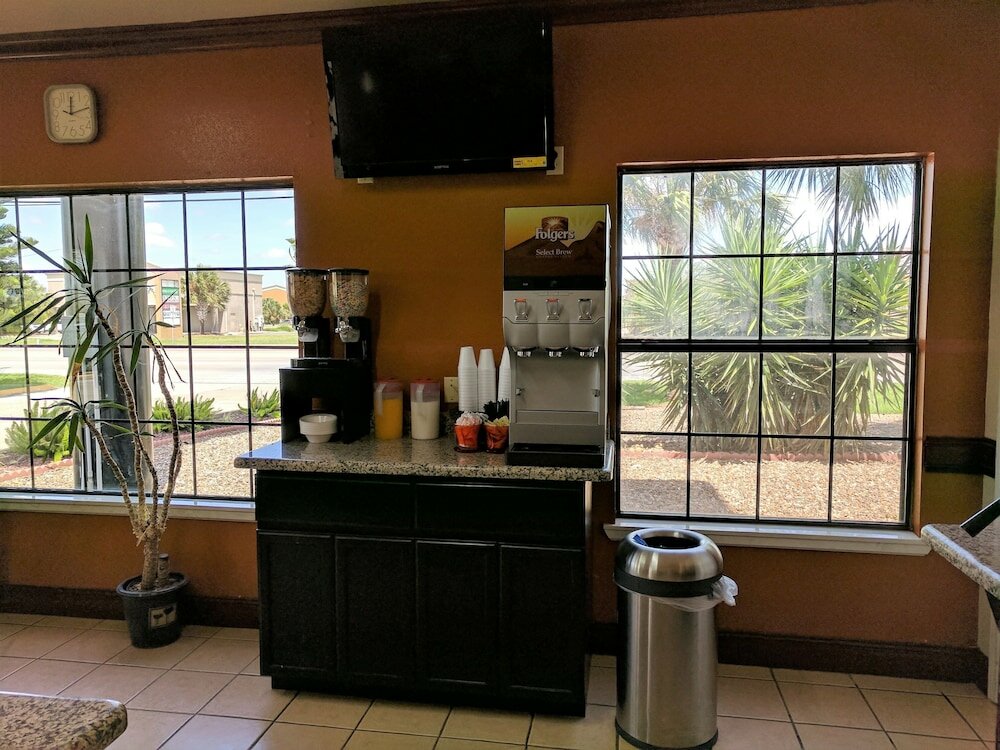 Фото Americas Best Value Inn Brownsville