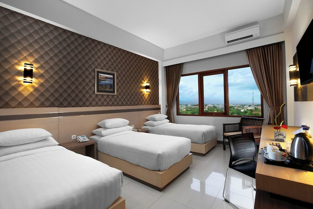 Фото Lombok Raya Hotel