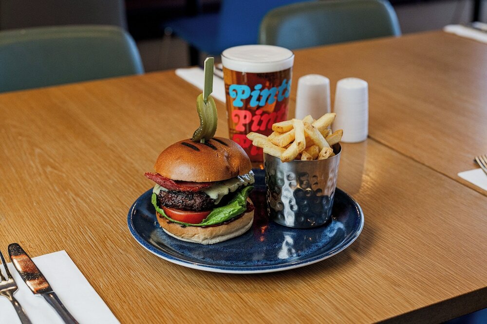 Фото Holiday Inn Express Aberdeen Airport, an Ihg Hotel