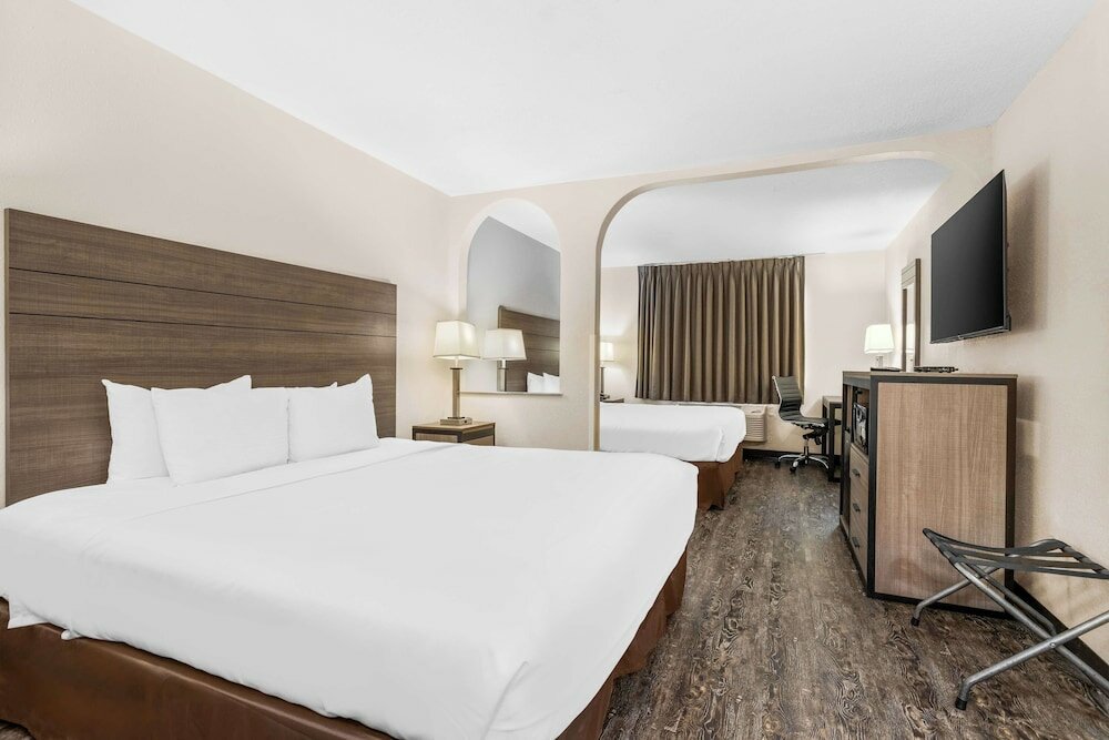 Фото SureStay Hotel by Best Western Albuquerque Midtown