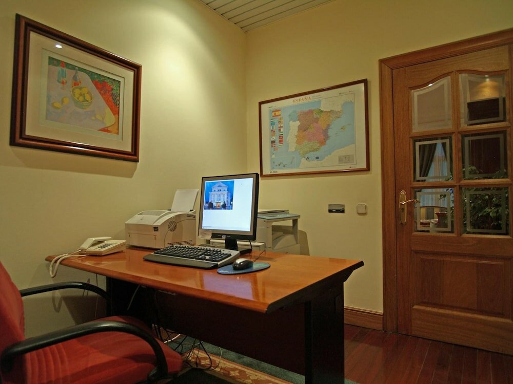 Фото Hotel Hoyuela