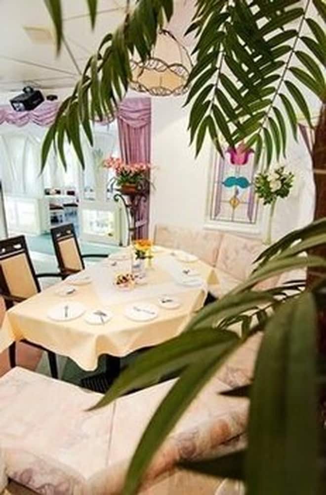 Фото Hotel & Restaurant Park Cafe Isa