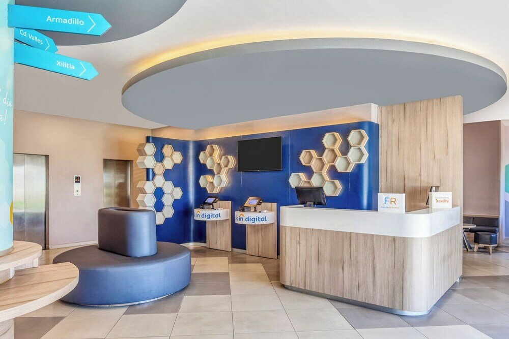 Фото One San Luis Potosi Glorieta Juarez