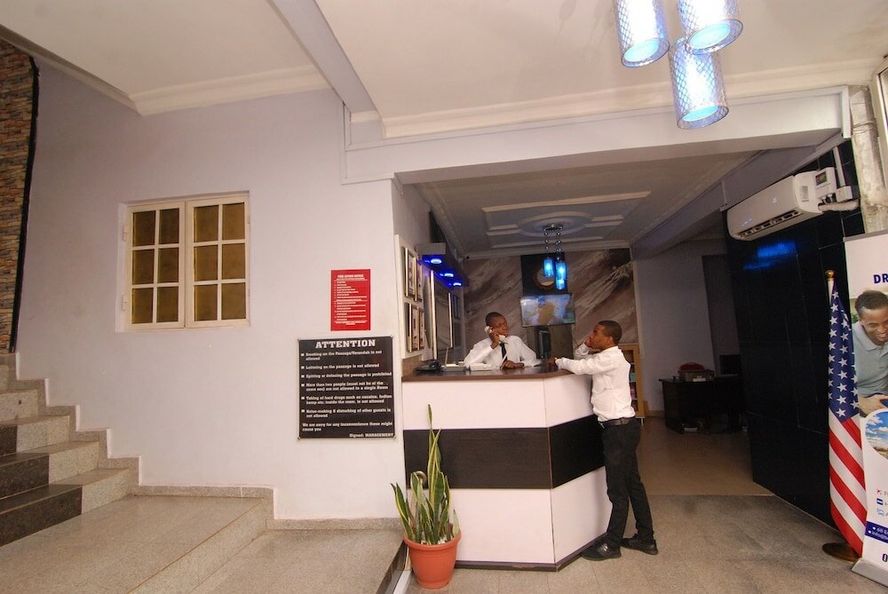 Фото Silverland Hotel and Suites